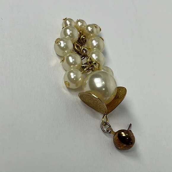 Vintage Faux Pearl Cluster Grape Dangle Earrings Gold Tone - Picture 7 of 7